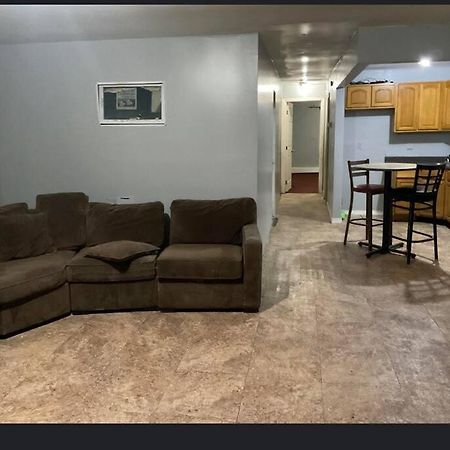 Room In A Beach House With King Size Bed In A Landlord Hosted Three Bedroom Apartment New York Extérieur photo