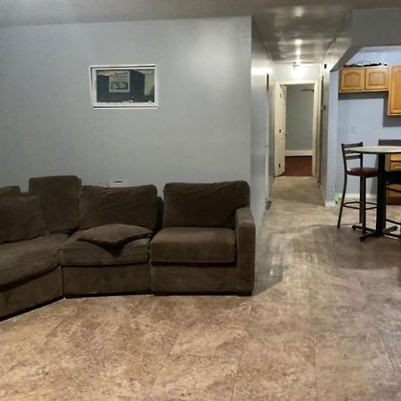 Room In A Beach House With King Size Bed In A Landlord Hosted Three Bedroom Apartment New York Extérieur photo